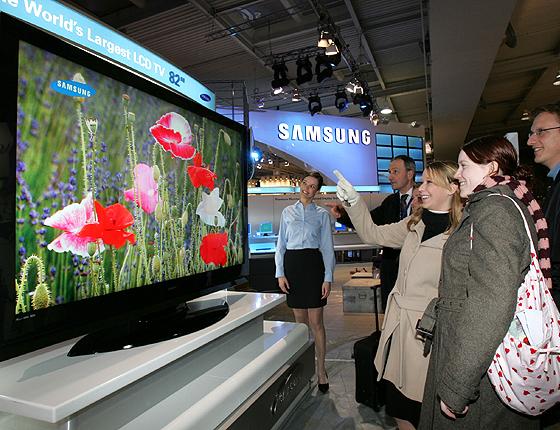 208 centis Samsung LCD.jpg